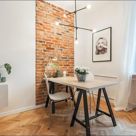 Poznanska P&o Apartment *